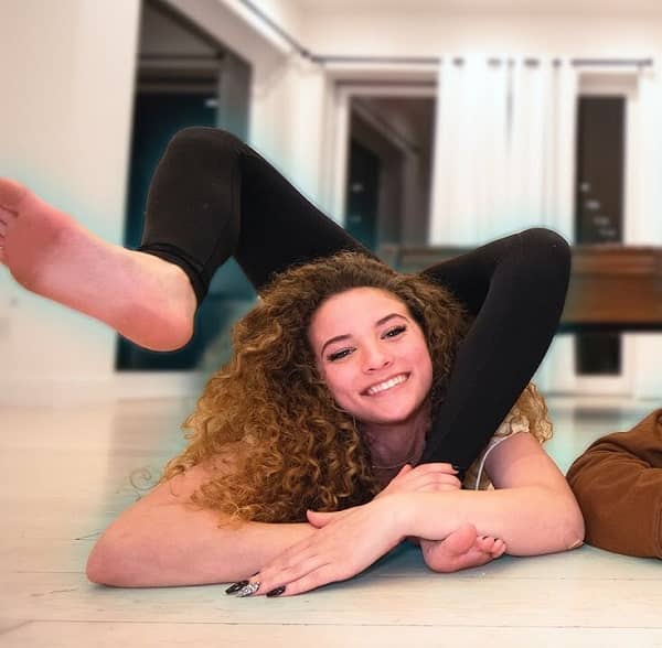 Unseen Sofie Dossi Bikini and Feet Pictures.