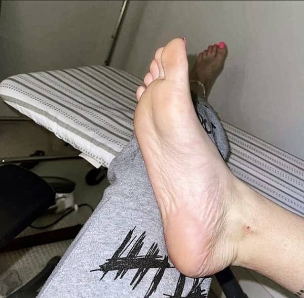 Victoria Feet