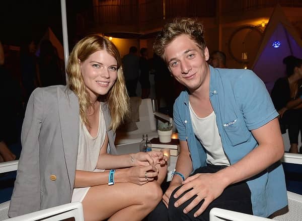Emma Greenwell and Jeremy Allen