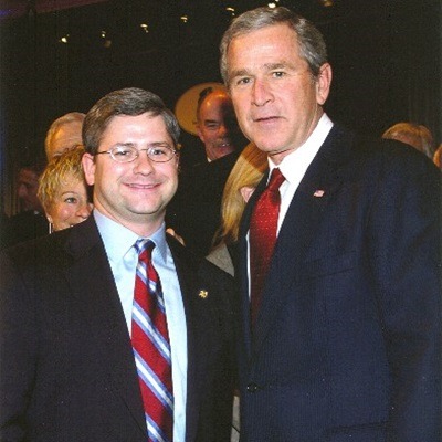 Patrick McHenry's Height Clues from His George Bush Photo